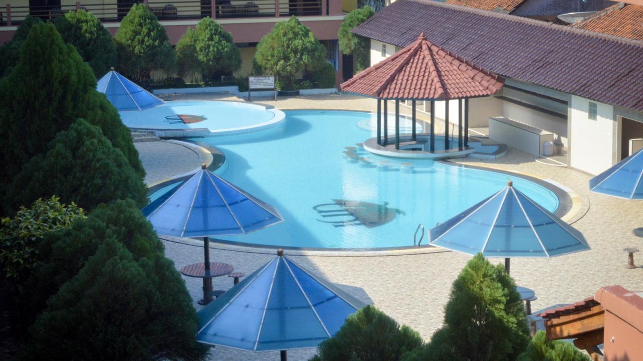 Uni Beach Hotel Pangandaran Extérieur photo