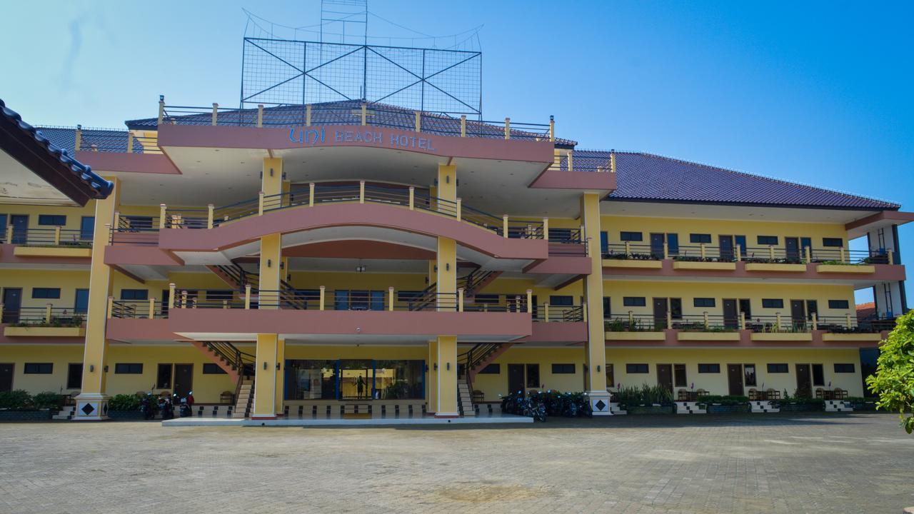 Uni Beach Hotel Pangandaran Extérieur photo
