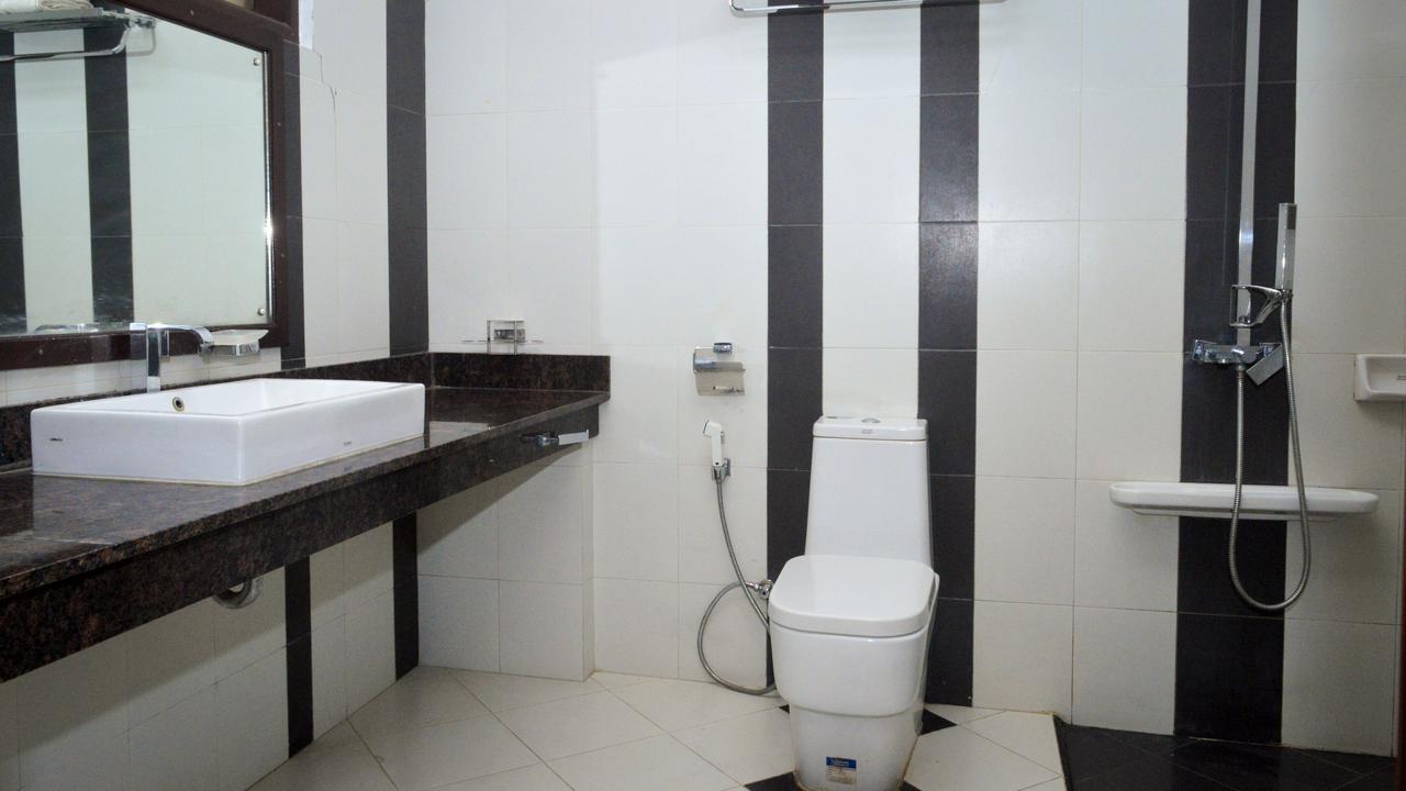 Uni Beach Hotel Pangandaran Extérieur photo