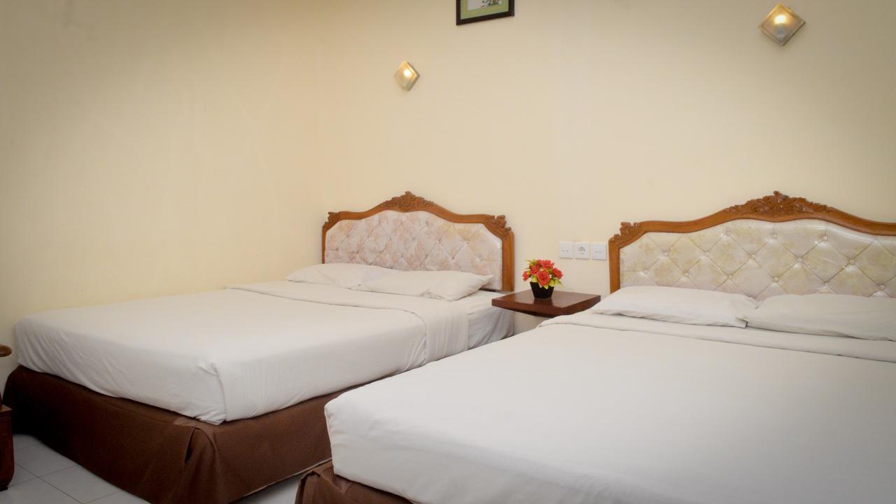 Uni Beach Hotel Pangandaran Extérieur photo