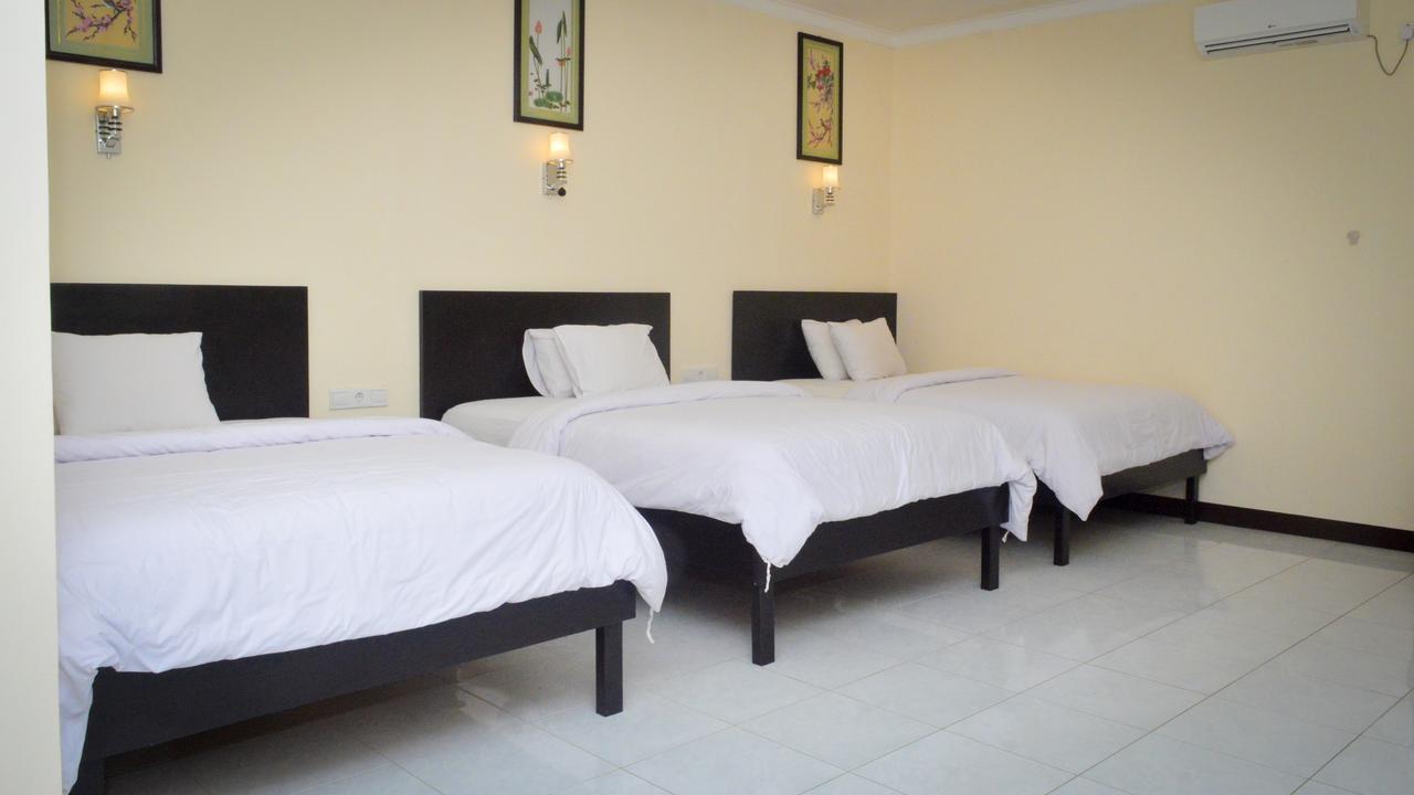 Uni Beach Hotel Pangandaran Extérieur photo