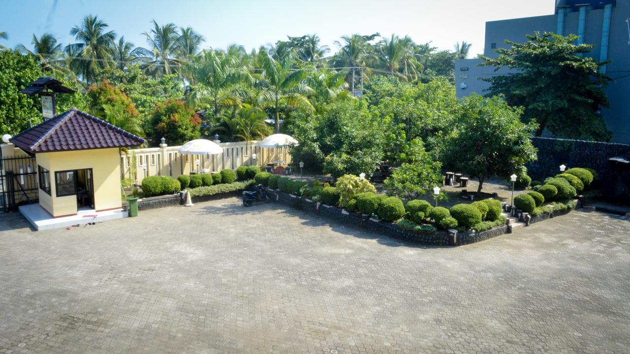 Uni Beach Hotel Pangandaran Extérieur photo