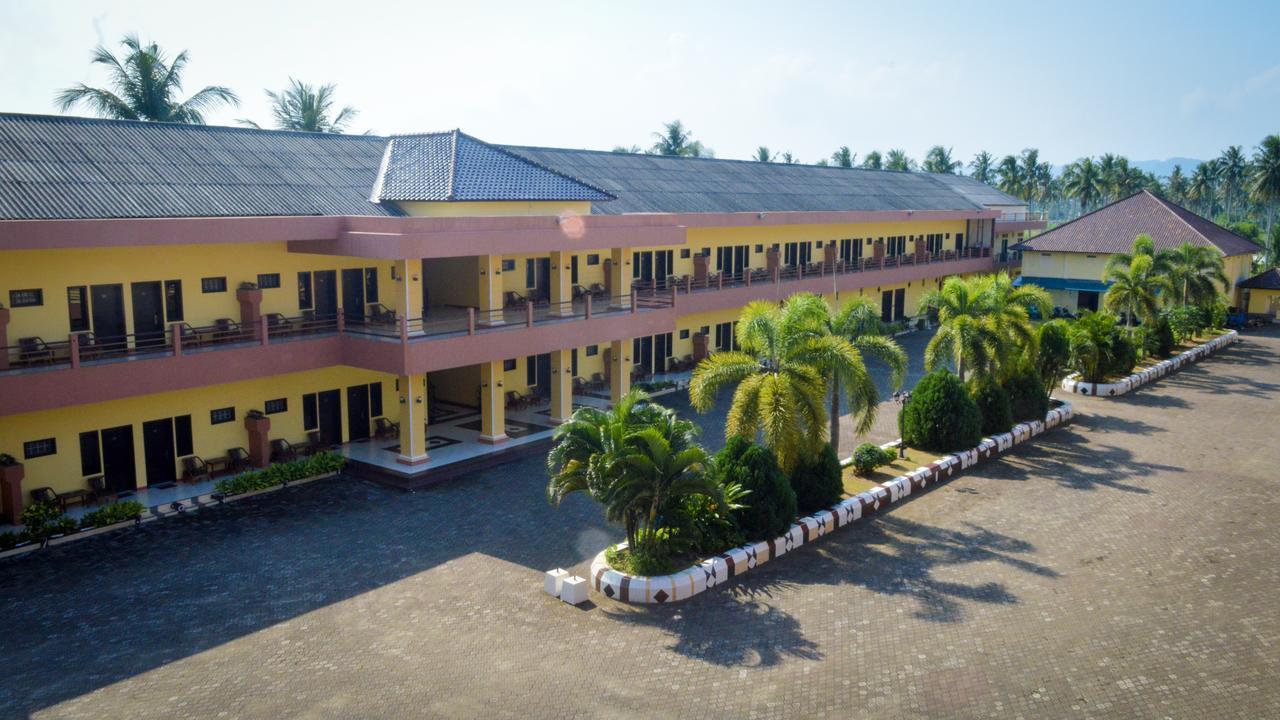 Uni Beach Hotel Pangandaran Extérieur photo