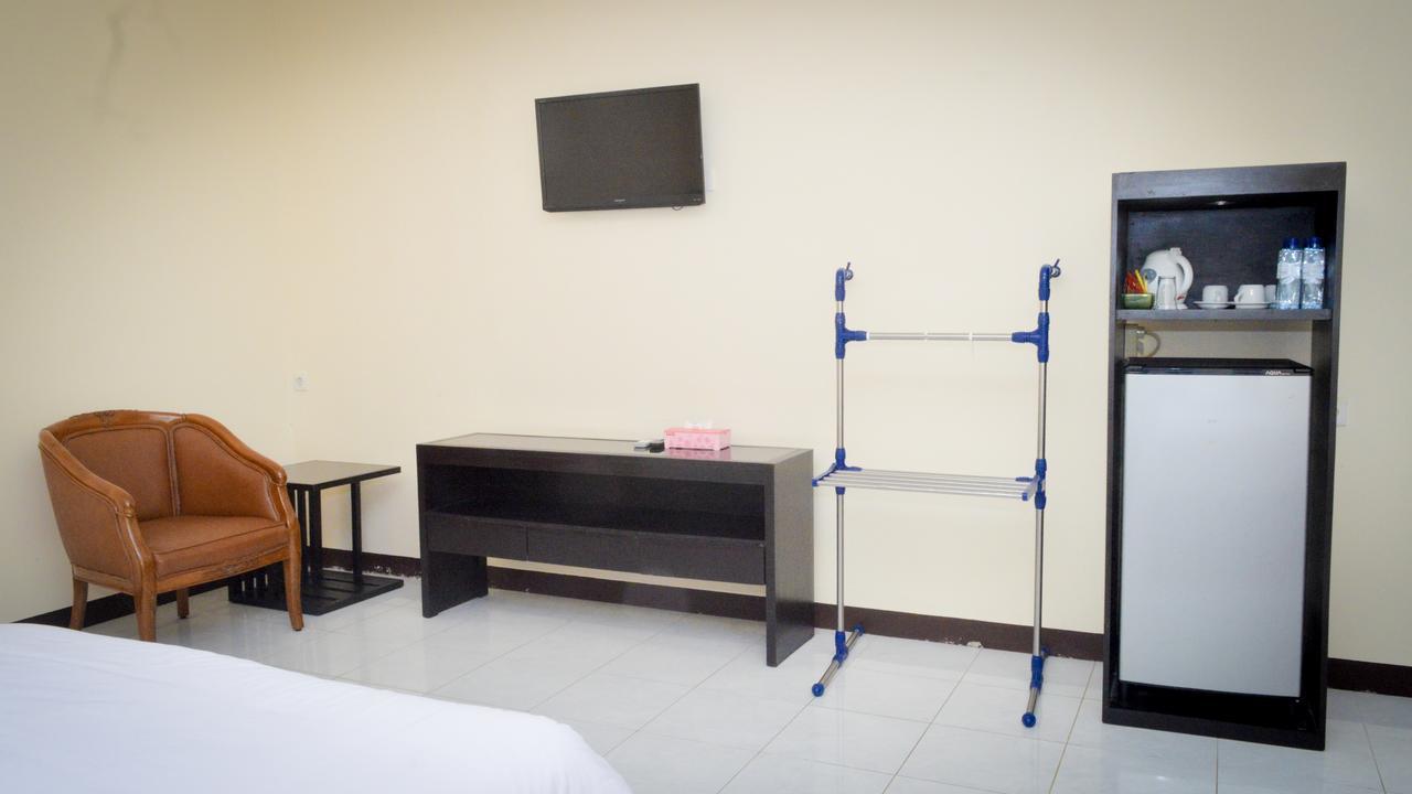 Uni Beach Hotel Pangandaran Chambre photo