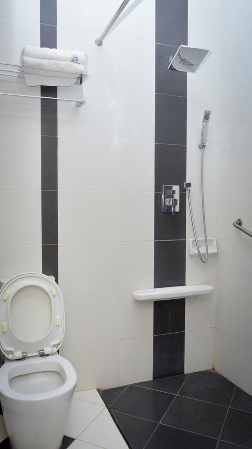 Uni Beach Hotel Pangandaran Chambre photo