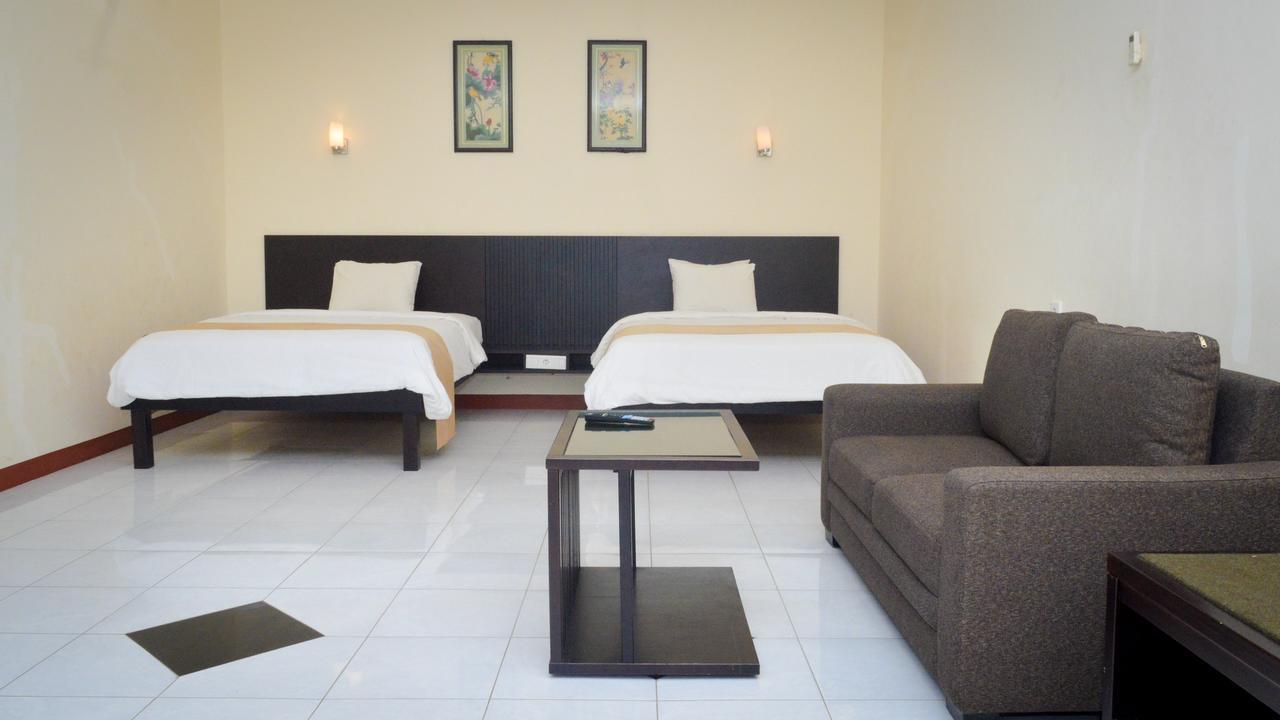 Uni Beach Hotel Pangandaran Chambre photo