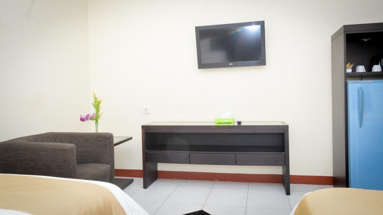 Uni Beach Hotel Pangandaran Chambre photo