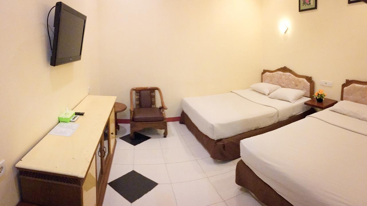 Uni Beach Hotel Pangandaran Chambre photo