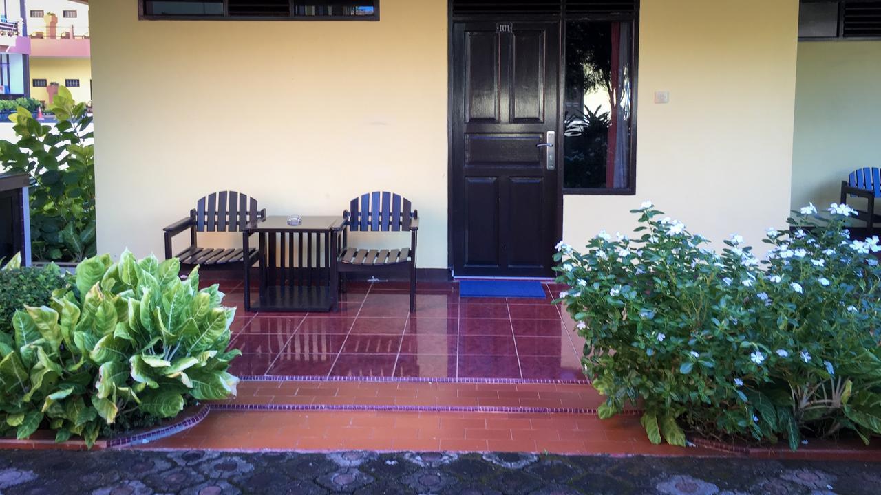 Uni Beach Hotel Pangandaran Chambre photo